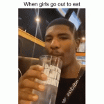 Cuando las chicas salen a comer