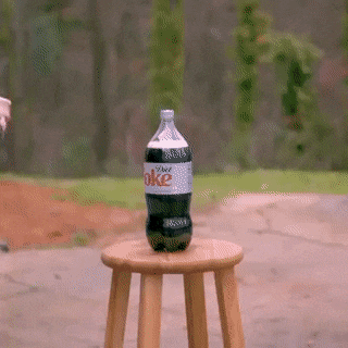 Espada vs botella de coca cola