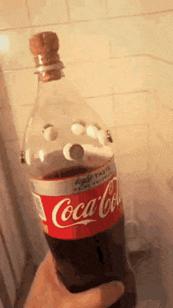 Mezclar mentos con coca-cola