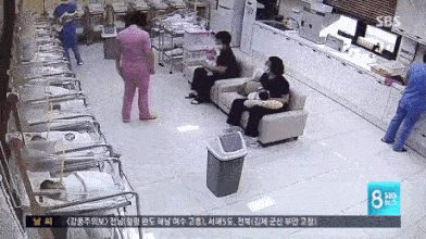 Earthquake in Korea, the nurses didnt run away, they protecc the babies