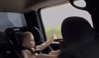 Child in the car with the window open