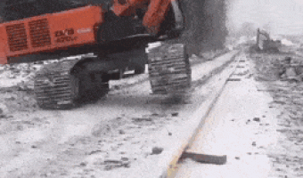 The way this Excavator hopping over a pipe